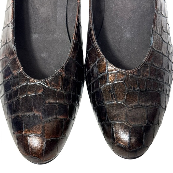 STUART WEITZMAN Women's Dark Brown Croc Leather Tilting Pump Size 7.5 - Picture 9 of 13